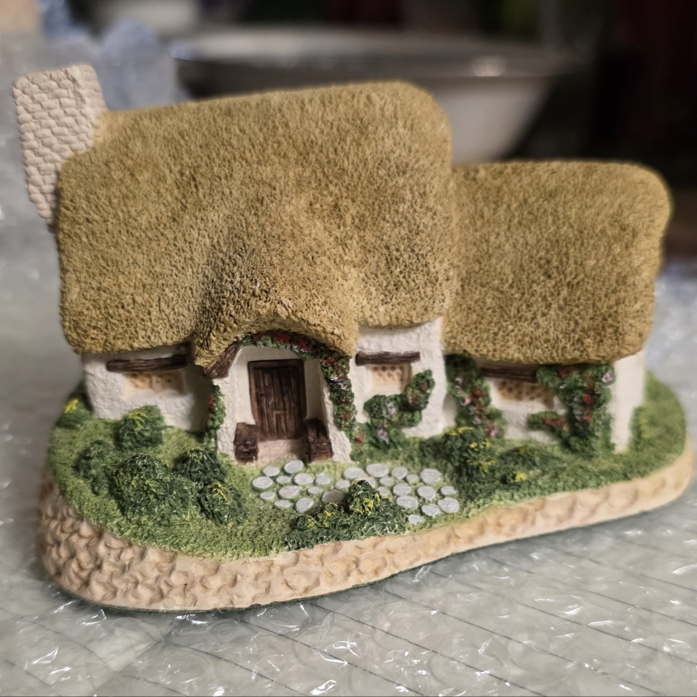 ❣️SALE❣️ The Rose Cottage | David Winter Cottages With COA | Hand Painted